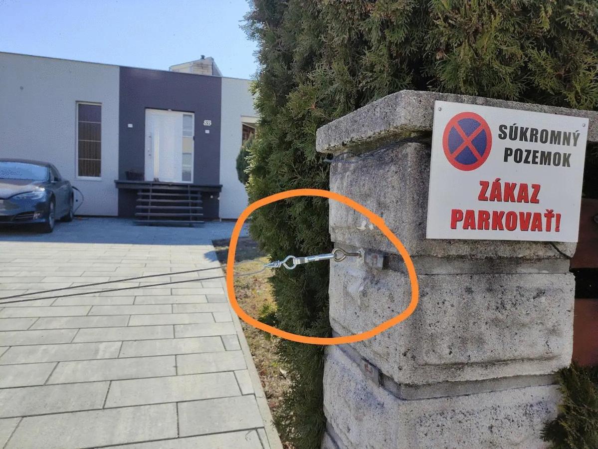 Slnecny Apartmanovy Dom Oslany Dış mekan fotoğraf